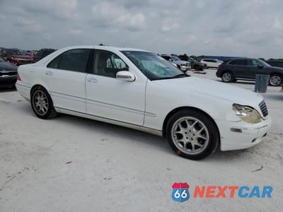 Czwarte zdjęcie samochodu z boku: 2000 MERCEDES-BENZ S 500 VIN:WDBNG75J7YA038440 - miniatura