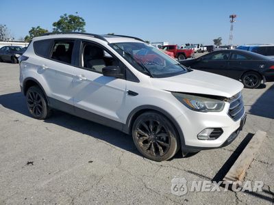Czwarte zdjęcie samochodu z boku: 2017 FORD ESCAPE SE VIN:1FMCU0G92HUB44400 - miniatura