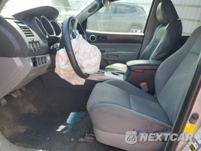 Zdjęcie 7 z 14 samochodu: 2014 TOYOTA TACOMA DOUBLE CAB VIN:3TMLU4EN6EM163981 - miniatura