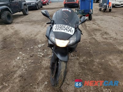 Drugie zdjęcie samochodu z przodu: 2003 HONDA CBR900 RR VIN:JH2SC50023M105303 - miniatura