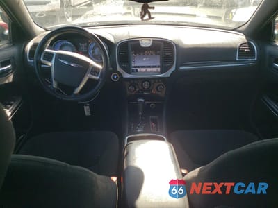 Zdjęcie 8 z 12 samochodu: 2011 CHRYSLER 300 VIN:2C3CA4CG8BH549152 - miniatura