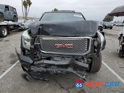 Piąte zdjęcie samochodu w środku: 2016 GMC YUKON DENALI VIN:1GKS2CKJXGR244405 - miniatura