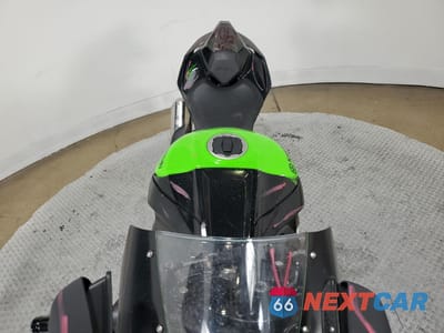 Piąte zdjęcie samochodu w środku: 2024 KAWASAKI ZX1002 T VIN:JKBZXVT15RA000108 - miniatura