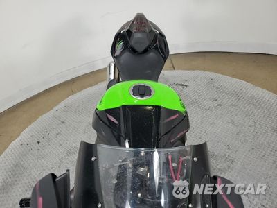 Piąte zdjęcie samochodu w środku: 2024 KAWASAKI ZX1002 T VIN:JKBZXVT15RA000108 - miniatura