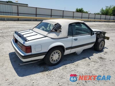 Trzecie zdjęcie samochodu z tyłu: 1990 FORD MUSTANG LX VIN:1FACP44EXLF140201 - miniatura
