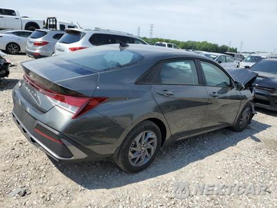 Trzecie zdjęcie samochodu z tyłu: 2024 HYUNDAI ELANTRA SEL VIN:KMHLM4DG0RU759040 - miniatura