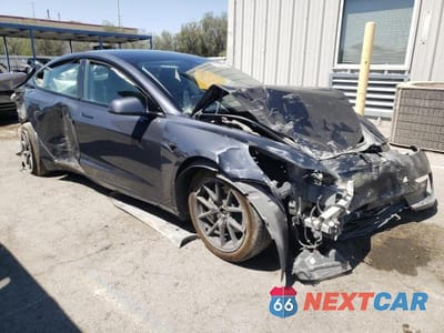 Czwarte zdjęcie samochodu z boku: 2022 TESLA MODEL 3 VIN:5YJ3E1EB5NF366690 - miniatura