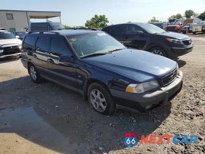 Czwarte zdjęcie samochodu z boku: 1999 VOLVO V70 XC VIN:YV1LZ56DXX2570610 - miniatura