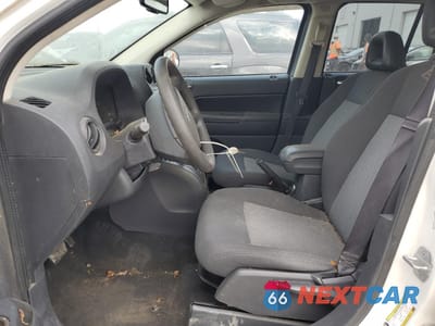 Zdjęcie 7 z 13 samochodu: 2009 JEEP COMPASS SPORT VIN:1J8FF47B99D137380 - miniatura