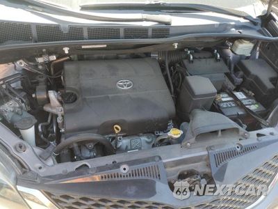 Zdjęcie 12 z 13 samochodu: 2016 TOYOTA SIENNA SE VIN:5TDXK3DC1GS729890 - miniatura