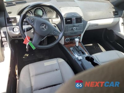 Zdjęcie 8 z 12 samochodu: 2011 MERCEDES-BENZ C 300 4MATIC VIN:WDDGF8BB6BR166828 - miniatura