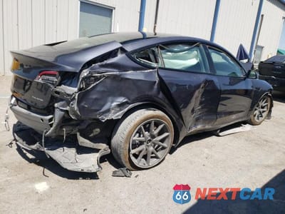 Trzecie zdjęcie samochodu z tyłu: 2022 TESLA MODEL 3 VIN:5YJ3E1EB5NF366690 - miniatura
