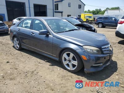 Czwarte zdjęcie samochodu z boku: 2011 MERCEDES-BENZ C 300 4MATIC VIN:WDDGF8BB6BR166828 - miniatura