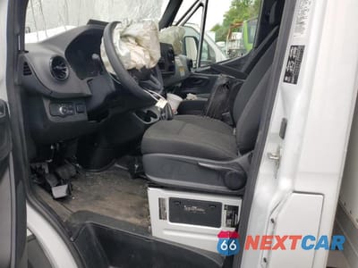 Zdjęcie 7 z 12 samochodu: 2023 MERCEDES-BENZ SPRINTER 4500 VIN:W1X9N33Y3PN240149 - miniatura