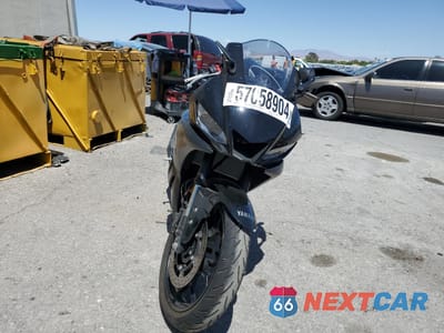 Drugie zdjęcie samochodu z przodu: 2022 YAMAHA YZFR3 A VIN:MH3RH18Y0NK009312 - miniatura