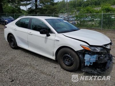 Czwarte zdjęcie samochodu z boku: 2021 TOYOTA CAMRY LE VIN:4T1C31AK9MU569269 - miniatura