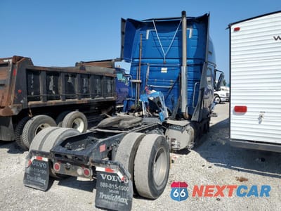 Czwarte zdjęcie samochodu z boku: 2017 VOLVO VN VNL VIN:4V4NC9EH7HN976196 - miniatura