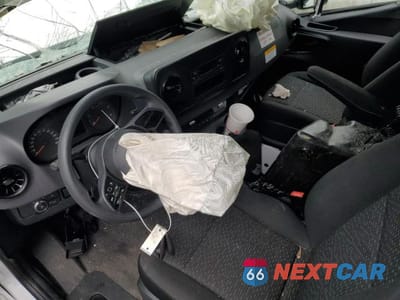 Zdjęcie 8 z 12 samochodu: 2023 MERCEDES-BENZ SPRINTER 4500 VIN:W1X9N33Y3PN240149 - miniatura