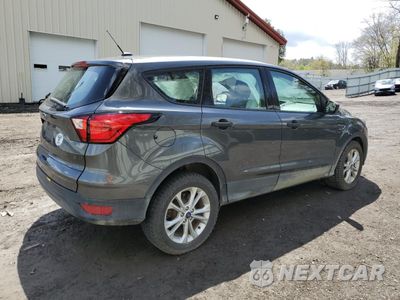 Trzecie zdjęcie samochodu z tyłu: 2019 FORD ESCAPE S VIN:1FMCU0F70KUB90895 - miniatura