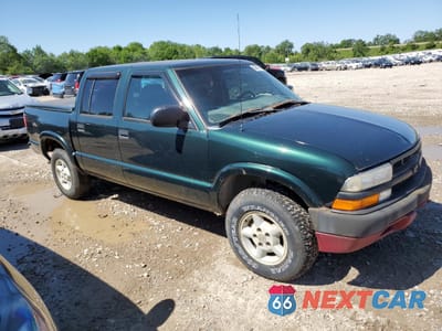 Czwarte zdjęcie samochodu z boku: 2002 CHEVROLET S TRUCK S10 VIN:1GCDT13W02K128969 - miniatura