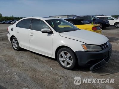 Czwarte zdjęcie samochodu z boku: 2013 VOLKSWAGEN JETTA SE VIN:3VWDX7AJ6DM447820 - miniatura