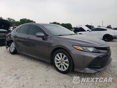 Czwarte zdjęcie samochodu z boku: 2020 TOYOTA CAMRY LE VIN:4T1C11AK1LU954801 - miniatura