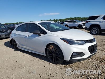 Czwarte zdjęcie samochodu z boku: 2018 CHEVROLET CRUZE LT VIN:3G1BE6SM4JS592986 - miniatura