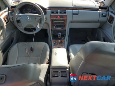 Zdjęcie 8 z 15 samochodu: 2001 MERCEDES-BENZ E 320 VIN:WDBJF65J81B179612 - miniatura