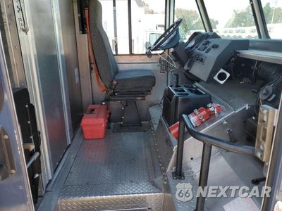 Zdjęcie 11 z 13 samochodu: 2020 FREIGHTLINER CHASSIS M LINE WALK-IN VAN VIN:4UZAC2EA0LCLZ6423 - miniatura