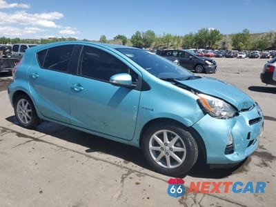 Czwarte zdjęcie samochodu z boku: 2013 TOYOTA PRIUS C VIN:JTDKDTB30D1057336 - miniatura