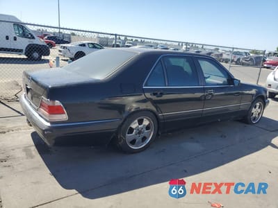 Trzecie zdjęcie samochodu z tyłu: 1999 MERCEDES-BENZ S 500 VIN:WDBGA51G5XA425043 - miniatura