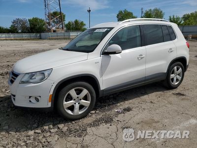 2010 VOLKSWAGEN TIGUAN S WVGAV7AX8AW002843 - główne zdjęcie licytacji z USA - miniatura