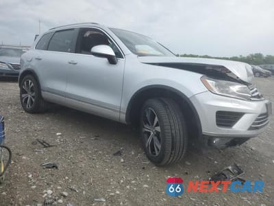 Czwarte zdjęcie samochodu z boku: 2017 VOLKSWAGEN TOUAREG VIN:WVGRF7BP2HD001093 - miniatura
