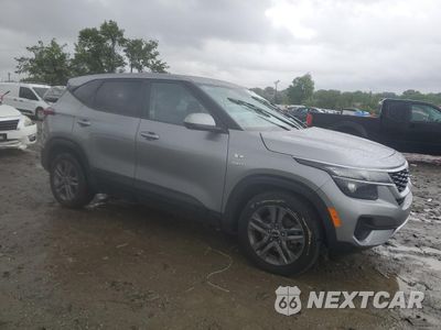 Czwarte zdjęcie samochodu z boku: 2022 KIA SELTOS LX VIN:KNDEPCAA4N7271457 - miniatura