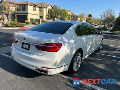 Czwarte zdjęcie samochodu z boku: 2019 BMW 750 I VIN:WBA7F0C53KGM25935 - miniatura