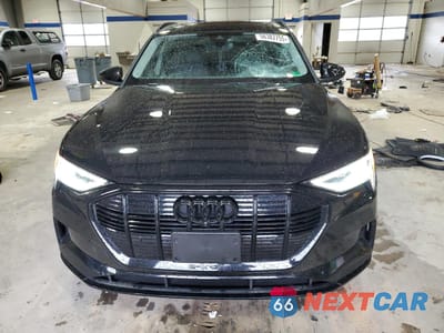 Piąte zdjęcie samochodu w środku: 2023 AUDI E-TRON PREMIUM VIN:WA1AAAGE2PB014791 - miniatura