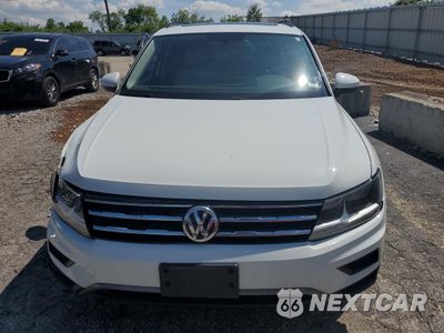 Piąte zdjęcie samochodu w środku: 2018 VOLKSWAGEN TIGUAN SE VIN:3VV3B7AX1JM159718 - miniatura