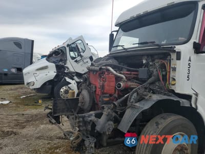 Zdjęcie 7 z 10 samochodu: 2012 VOLVO VNL SEMI TRUCK VIN:4V4NC9TG5CN548579 - miniatura