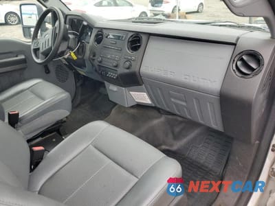 Zdjęcie 8 z 13 samochodu: 2013 FORD F-250 SUPER DUTY *** PRIOR FLEET *** VIN:1FTBF2A68DEB82173 - miniatura
