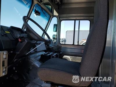 Zdjęcie 7 z 13 samochodu: 2020 FREIGHTLINER CHASSIS M LINE WALK-IN VAN VIN:4UZAC2EA0LCLZ6423 - miniatura
