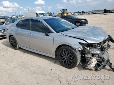 Czwarte zdjęcie samochodu z boku: 2018 TOYOTA CAMRY L VIN:4T1B11HK3JU665935 - miniatura
