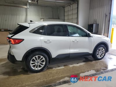 Trzecie zdjęcie samochodu z tyłu: 2020 FORD ESCAPE SE VIN:1FMCU9G69LUA13970 - miniatura