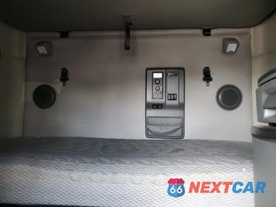 Zdjęcie 6 z 10 samochodu: 2023 VOLVO VN VNL VIN:4V4NC9EH8PN327165 - miniatura