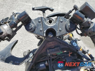 Zdjęcie 7 z 9 samochodu: 1998 SUZUKI GSX750 F VIN:JS1GR7GA0W2100683 - miniatura