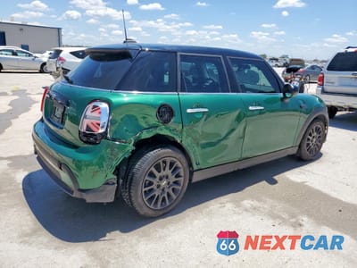 Trzecie zdjęcie samochodu z tyłu: 2023 MINI COOPER VIN:WMW33DK03P2T42580 - miniatura