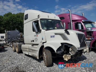 2015 VOLVO VN VNL 4V4NC9EH1FN190259 - główne zdjęcie licytacji z USA - miniatura