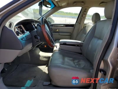 Zdjęcie 7 z 12 samochodu: 2009 LINCOLN TOWN CAR SIGNATURE LIMITED VIN:2LNHM82V09X623546 - miniatura