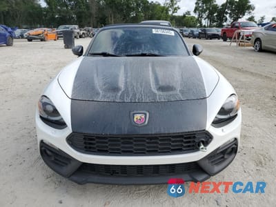 Piąte zdjęcie samochodu w środku: 2017 FIAT 124 SPIDER CLASSICA VIN:JC1NFAEK8H0114759 - miniatura