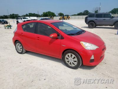 Czwarte zdjęcie samochodu z boku: 2012 TOYOTA PRIUS C VIN:JTDKDTB38C1505725 - miniatura