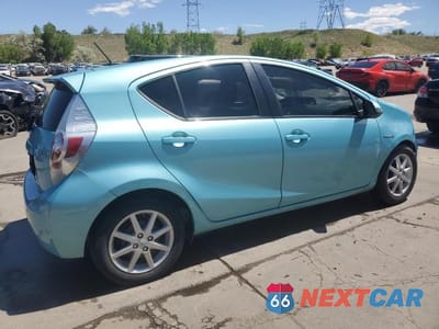 Trzecie zdjęcie samochodu z tyłu: 2013 TOYOTA PRIUS C VIN:JTDKDTB30D1057336 - miniatura